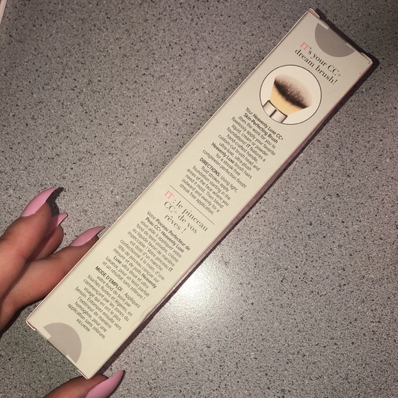 It cosmetics brush holiday cc skin protection new - Picture 2 of 2